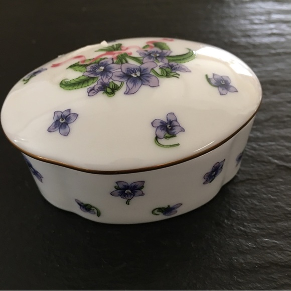 Lenox porcelain treasure box - Picture 6 of 9